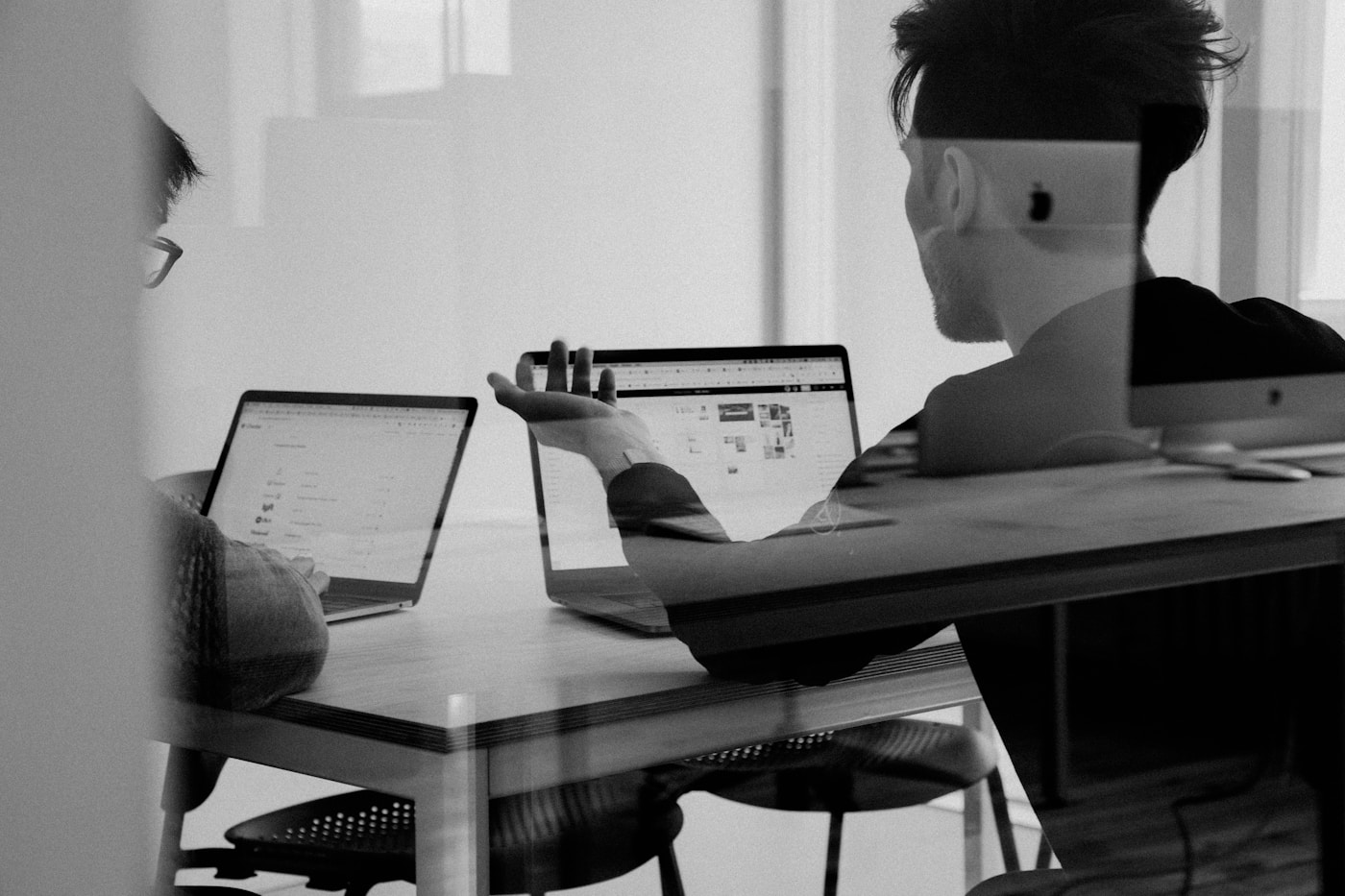Lektor ProfitAIPath při práci — mentoring pro AI příjem